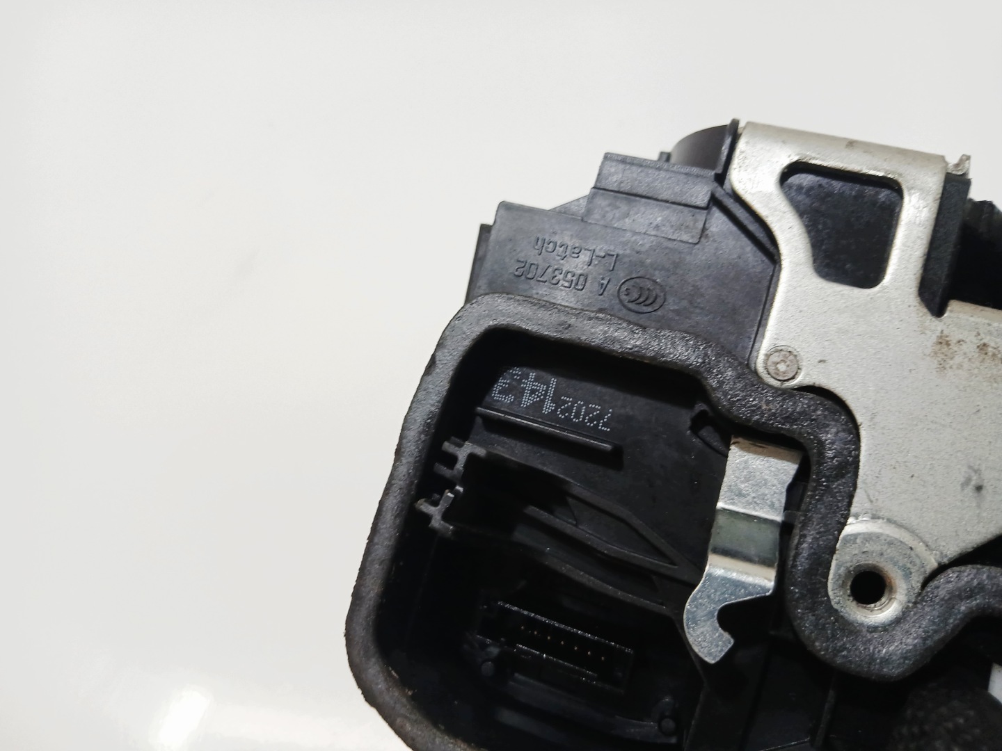 lock door left front BMW E60 E61 OE 7202143 (0000961) 7PIN