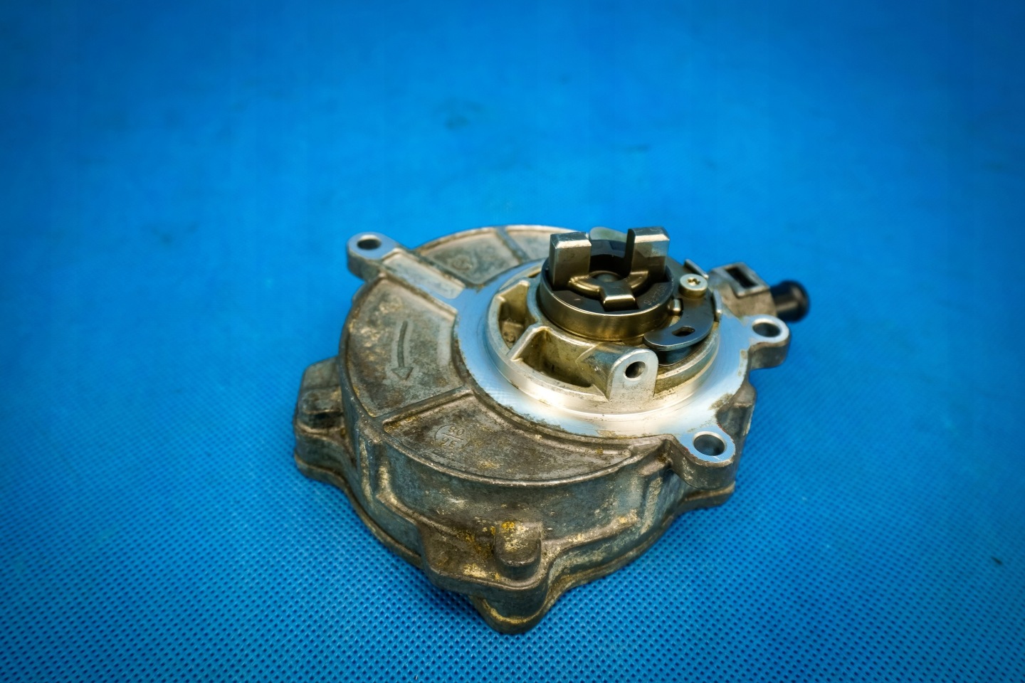 pump vacual Audi S4 S5 A6 A7 A8 06E145100M