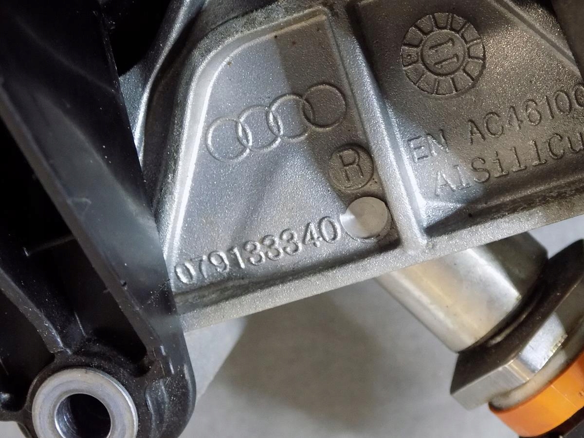 AUDI S8 A8 D4 intake manifold 079133109F