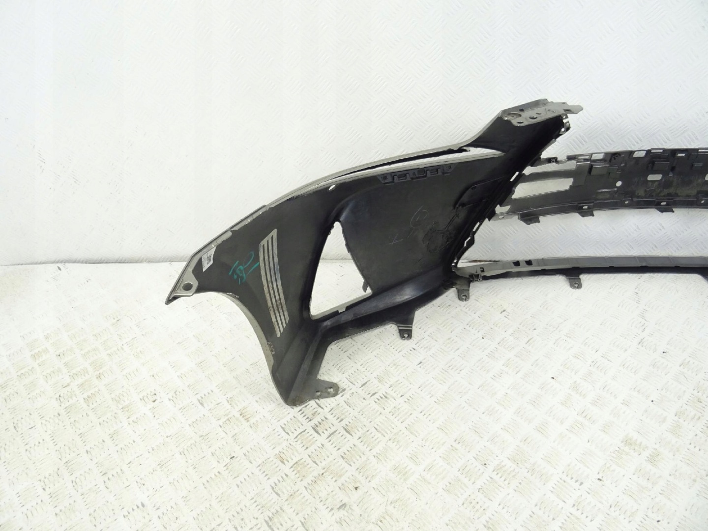 Lexus IS IS200T 300H 16- bumper front