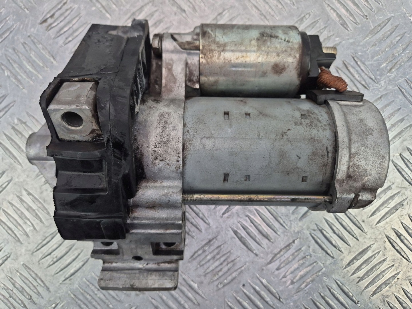 BMW 1 F20 116d starter 8572918 B37D15A