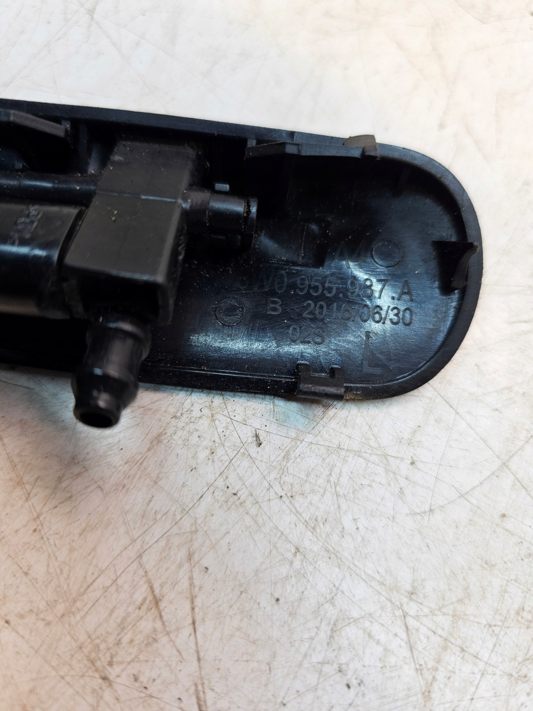 DYSZA der Spritzdüse links AUDI A4 B9 8W0955987A