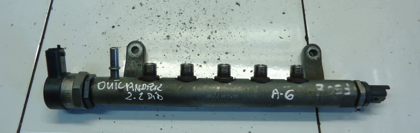 MITSUBISHI OUTLANDER II 2.2 DID CRD Rampe injection 9656917280