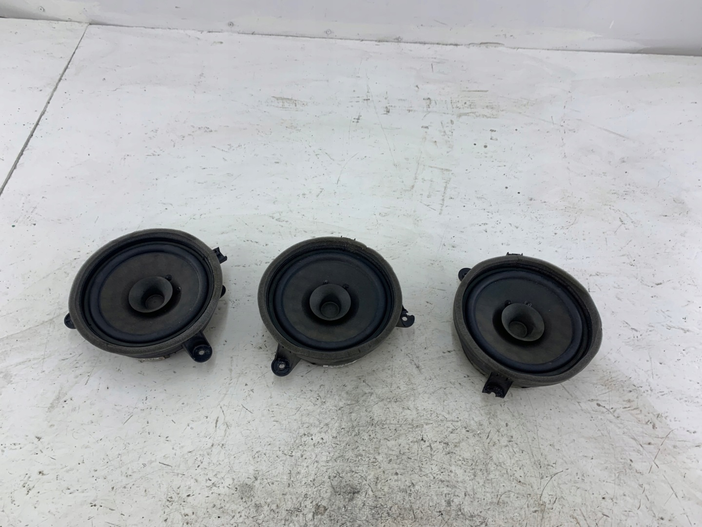 VOLVO V50 and speaker door 30752083