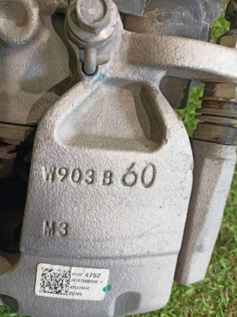 caliper brake front right side Chevrolet TrailBlazer 3 2021 69004752