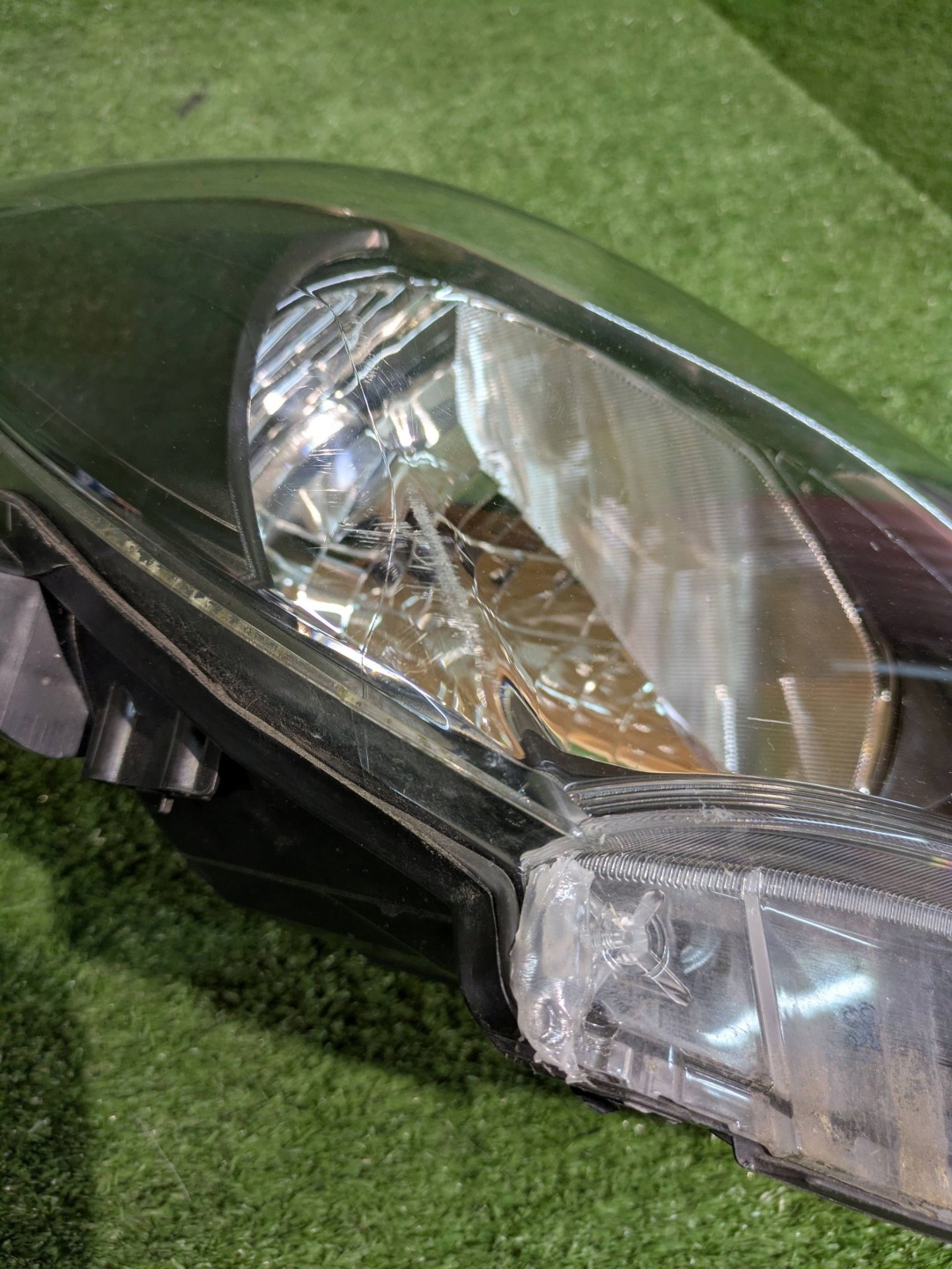 REFLEKTOR right TOYOTA YARIS III LIFT 17- NR.126