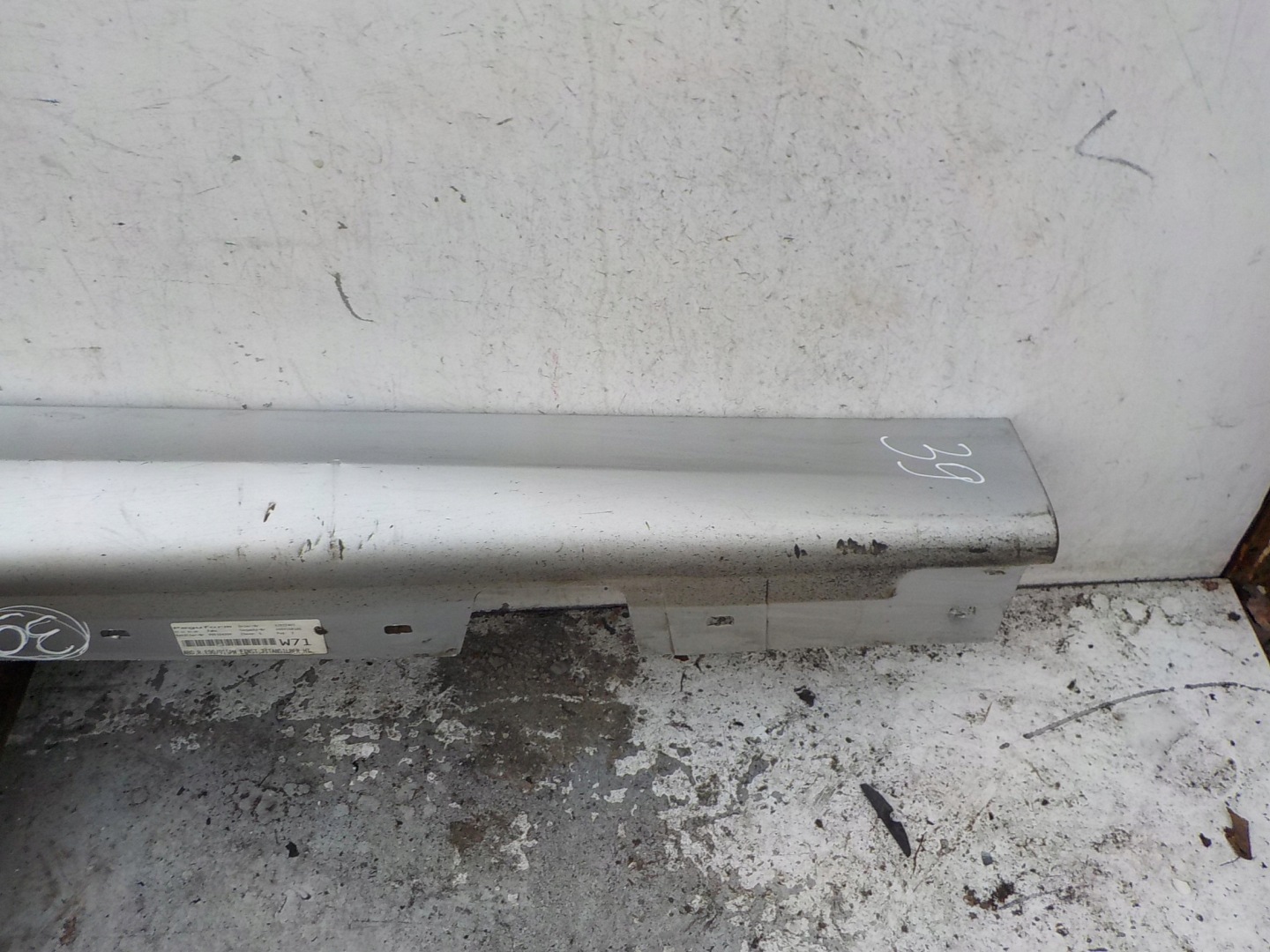 39 BMW 3 E90 moulding cap threshold right