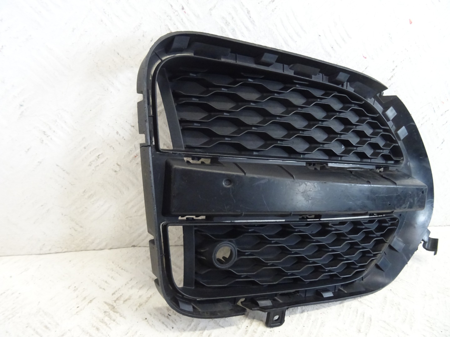 grid of a bumper front front right JAGUAR F-PACE X761 HK83-8B289-AA