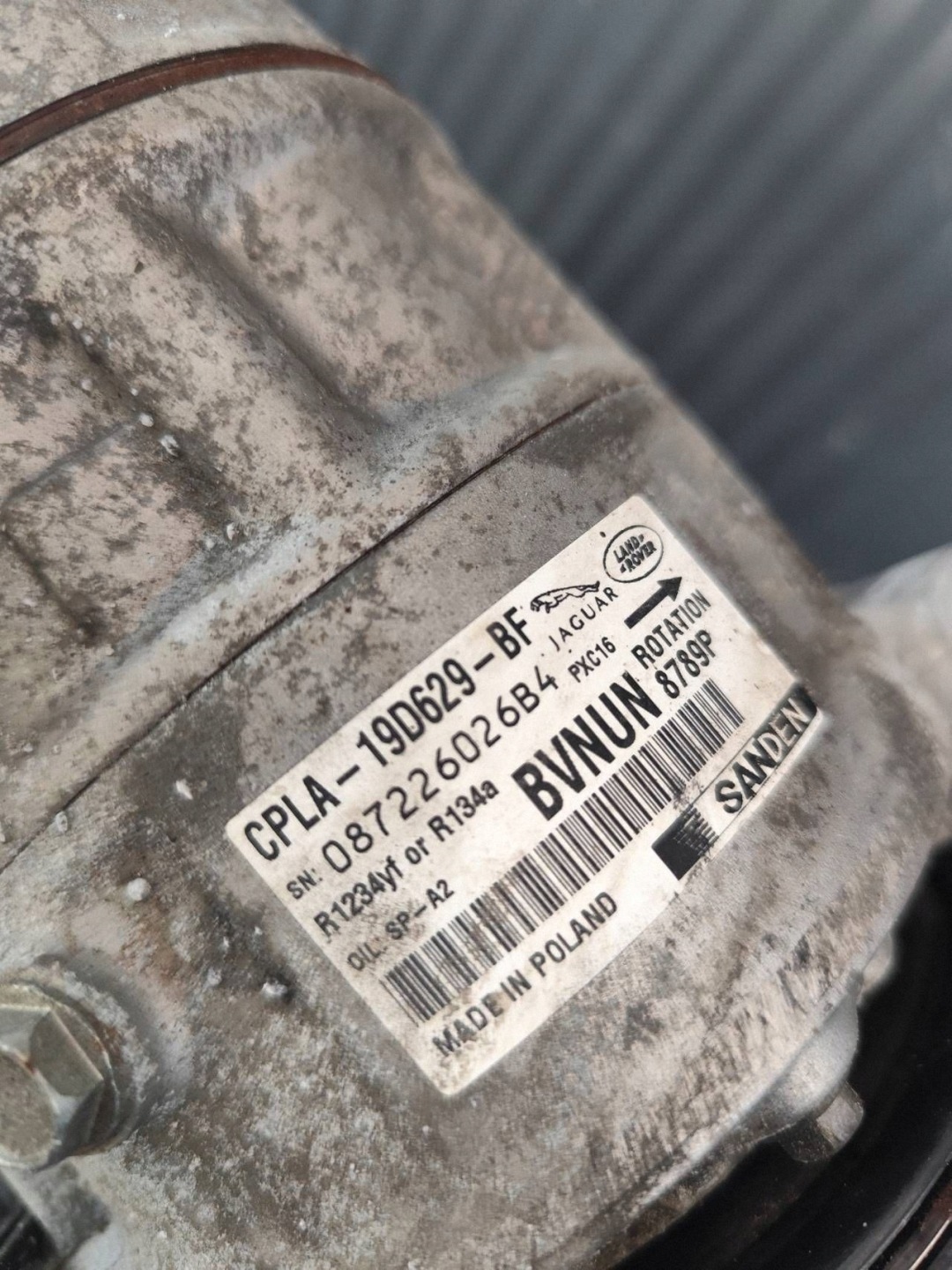 JAGUAR XE 760 2.0D compressor; compressor of the air conditioning CPLA19D629BF