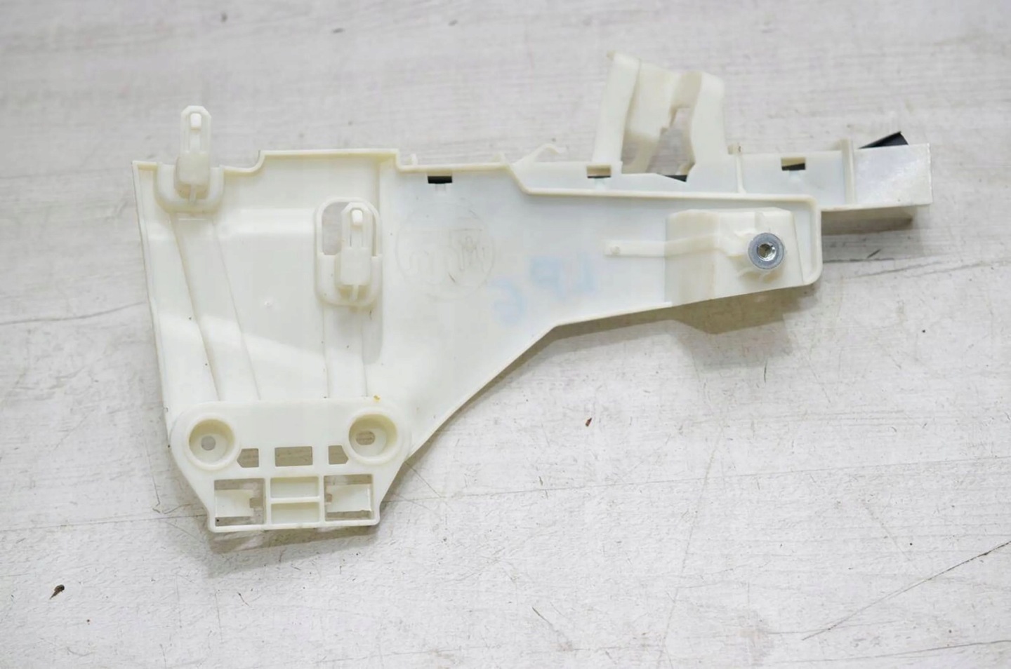 Alfa Romeo Giulia 2021 front side left holder