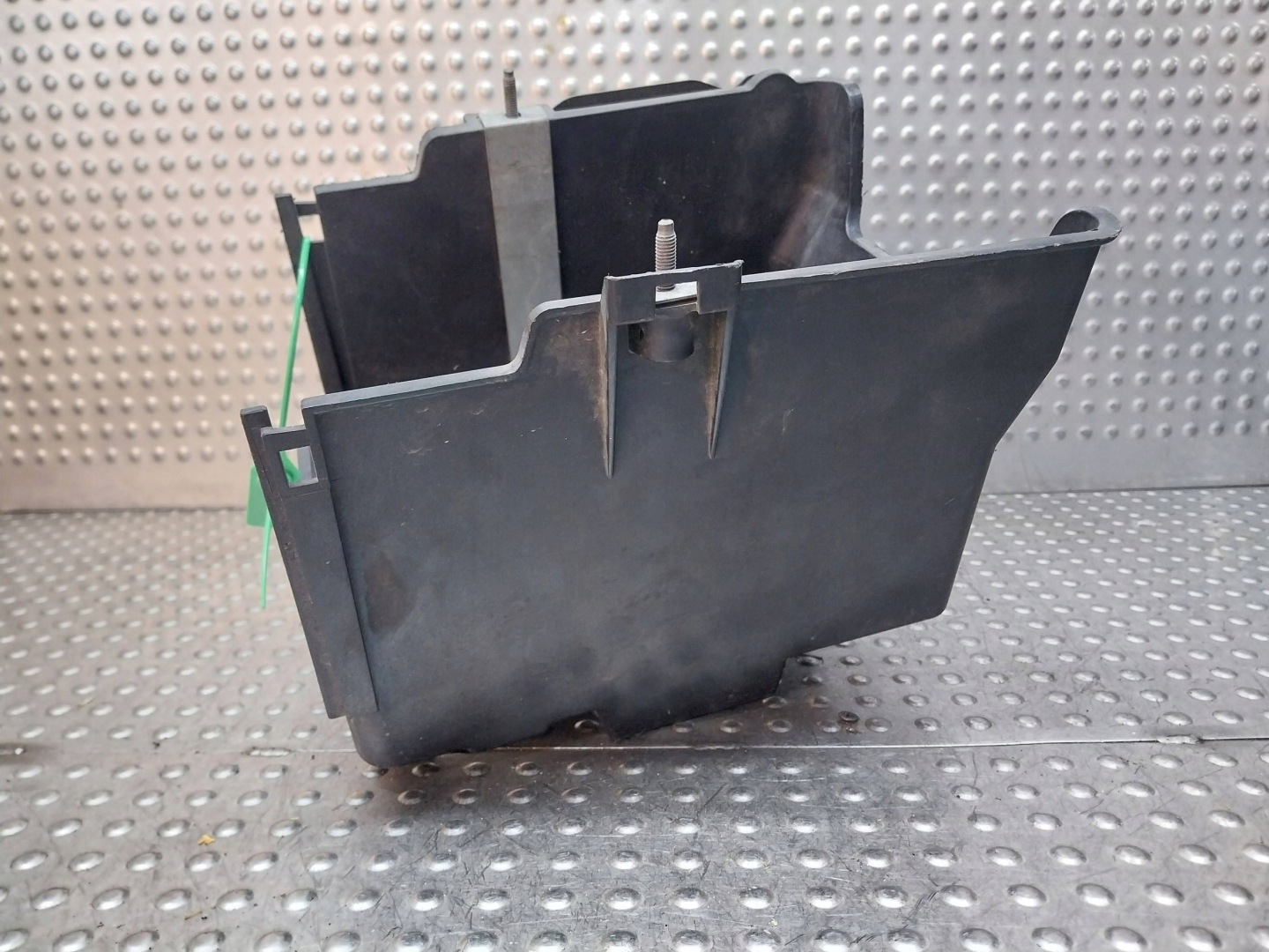 držiak Obal akumulátora 8V21-10723-AC FORD FIESTA MK7