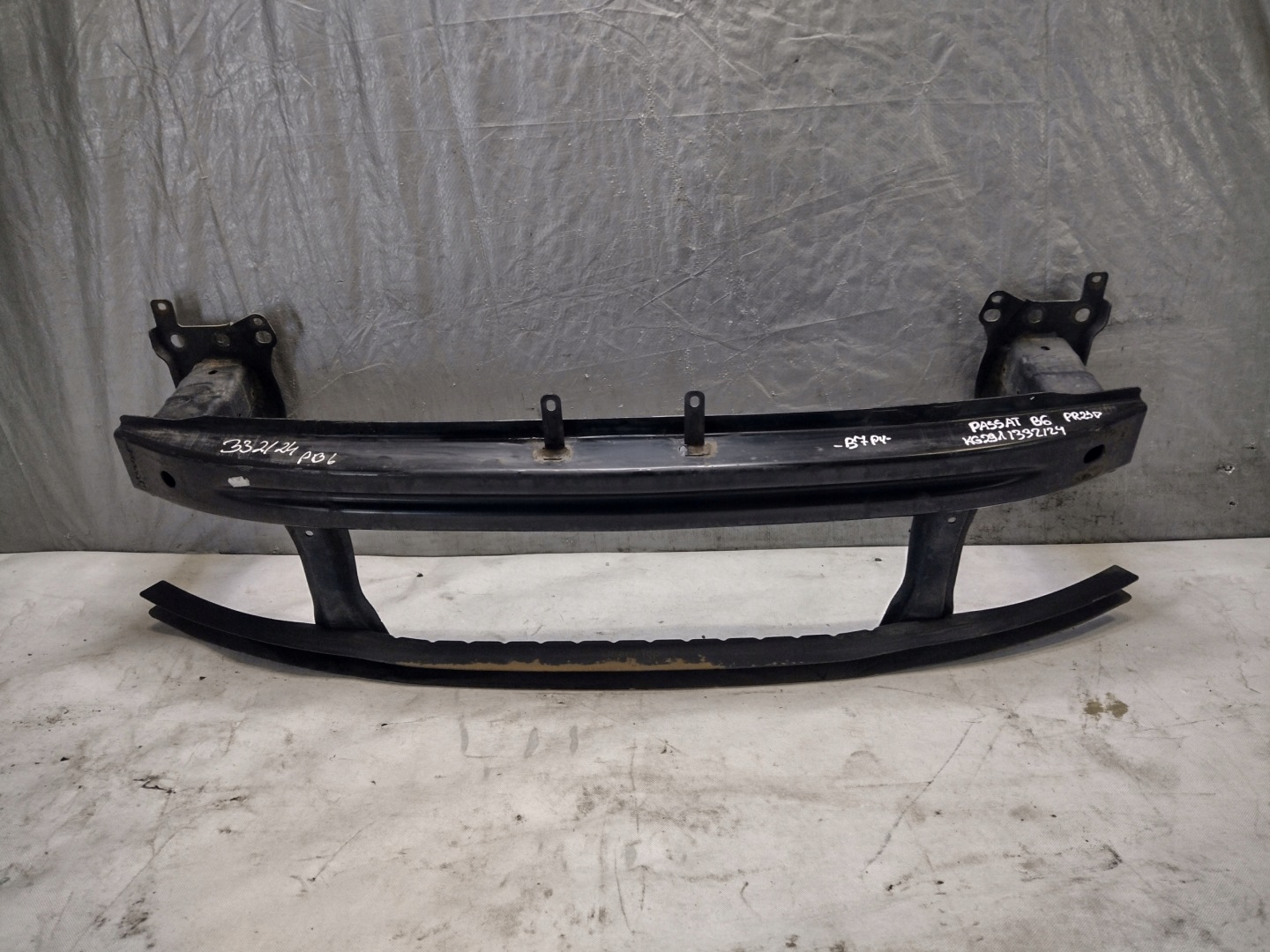 sider wall support of the front Volkswagen Passat B6