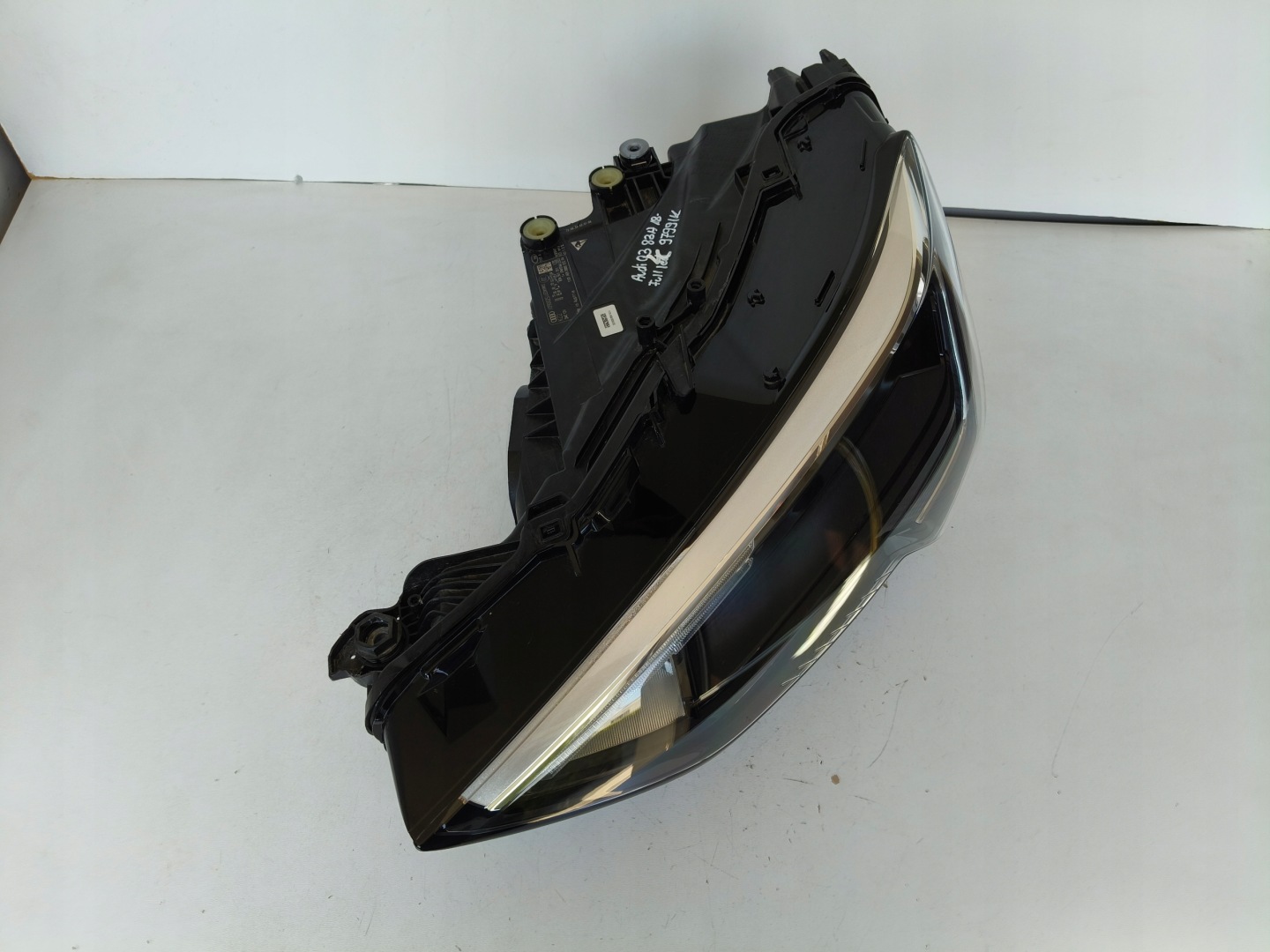 light left REFLEKTOR AUDI Q3 II 83A 18- FULL LED