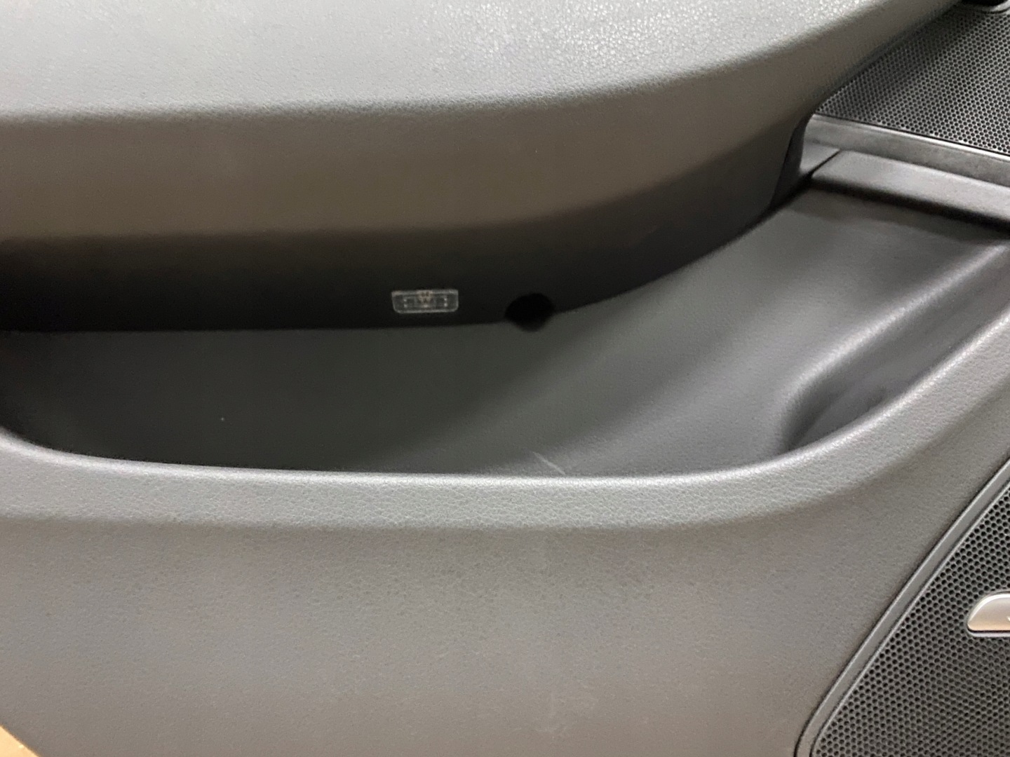AUDI A8 4H D4 side door left rear part