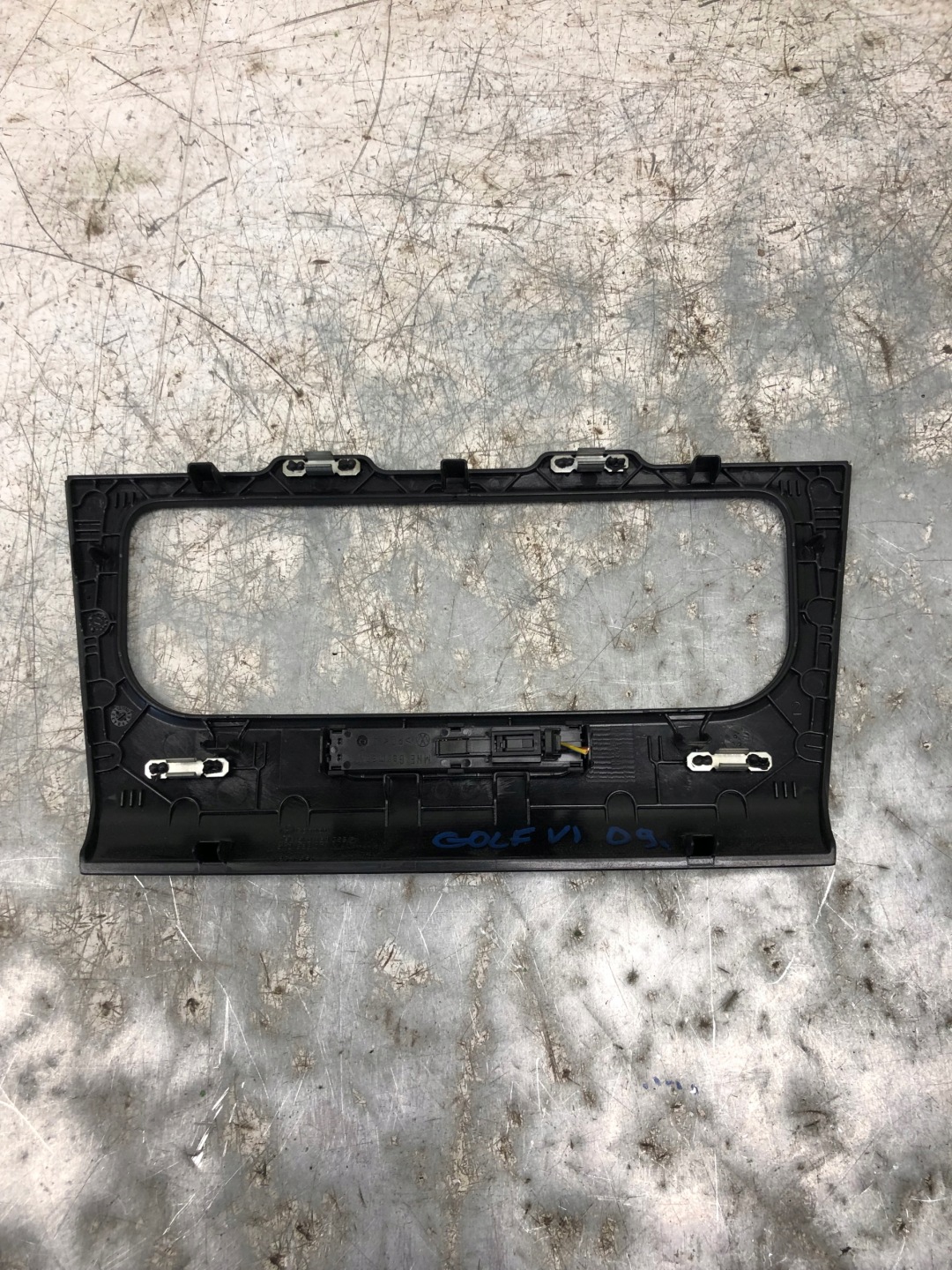 RÁM PANELU klimatizaci VW GOLF VI 5K0858071M