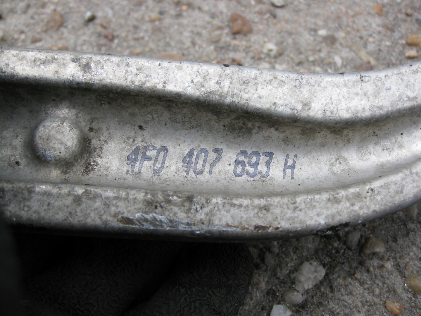 AUDI A6 C6 LIFT KOMBI 2.7 TDI arm left front 4F0407693H