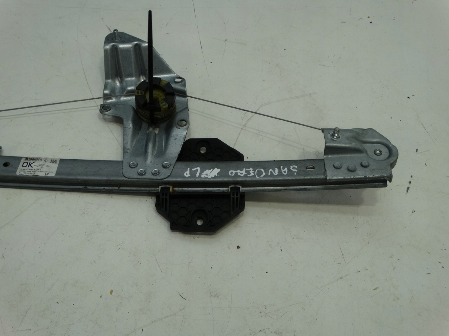 window regulator left front DACIA SANDERO II 2020R. 807213282R--B
