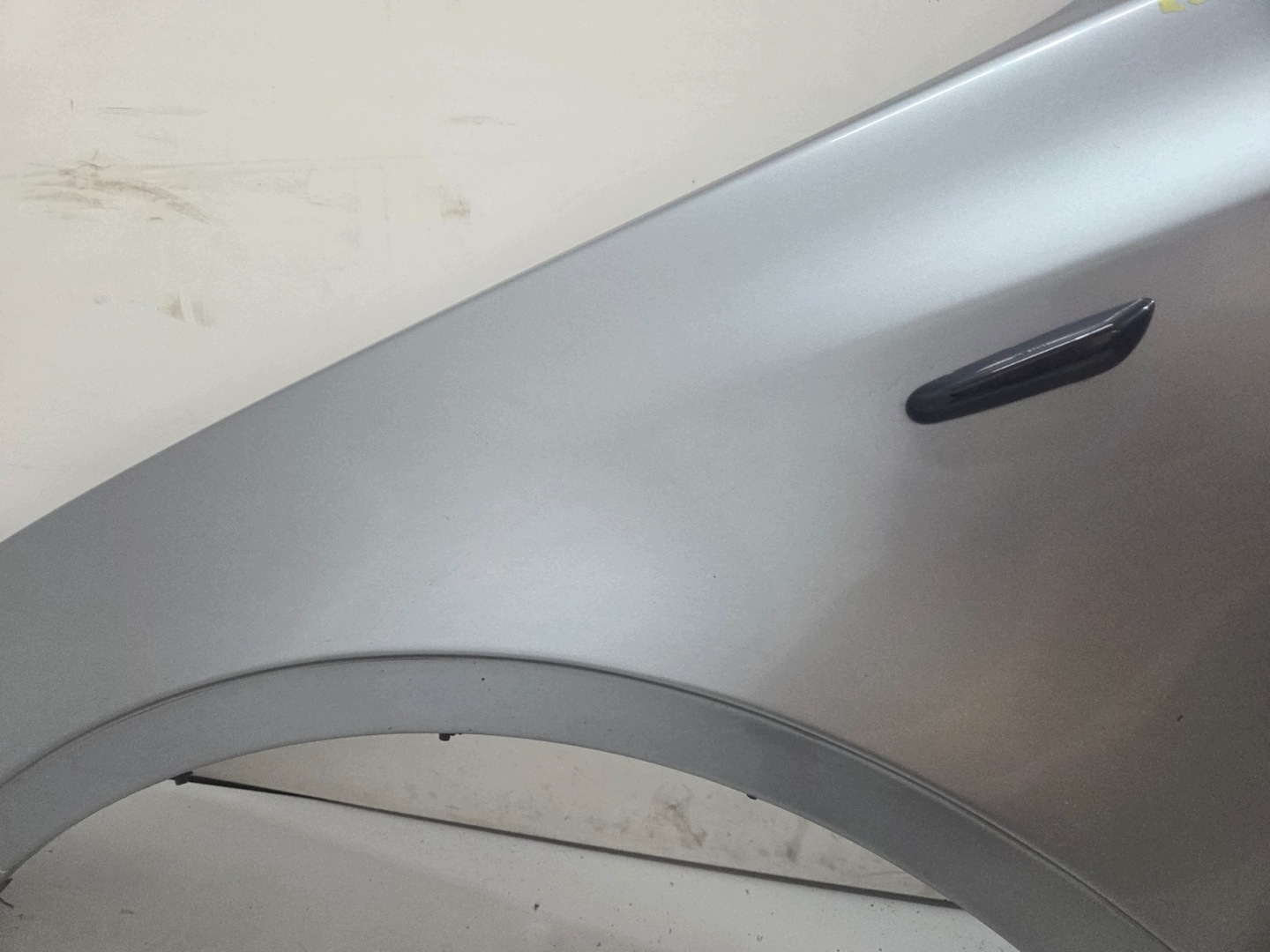 fender left front BMW X3 E83 SILBERGRAU A08/7