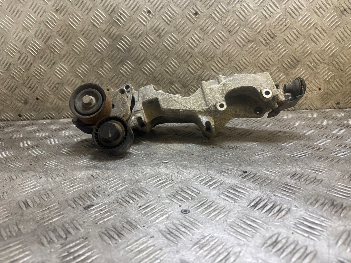 supporto staffa alternatore RENAULT KOLEOS 2 117103703R