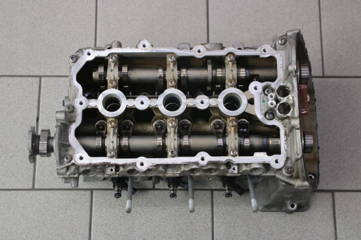 AUDI A8 D4 3,0 TFSI CREC head. right 06E103404AA
