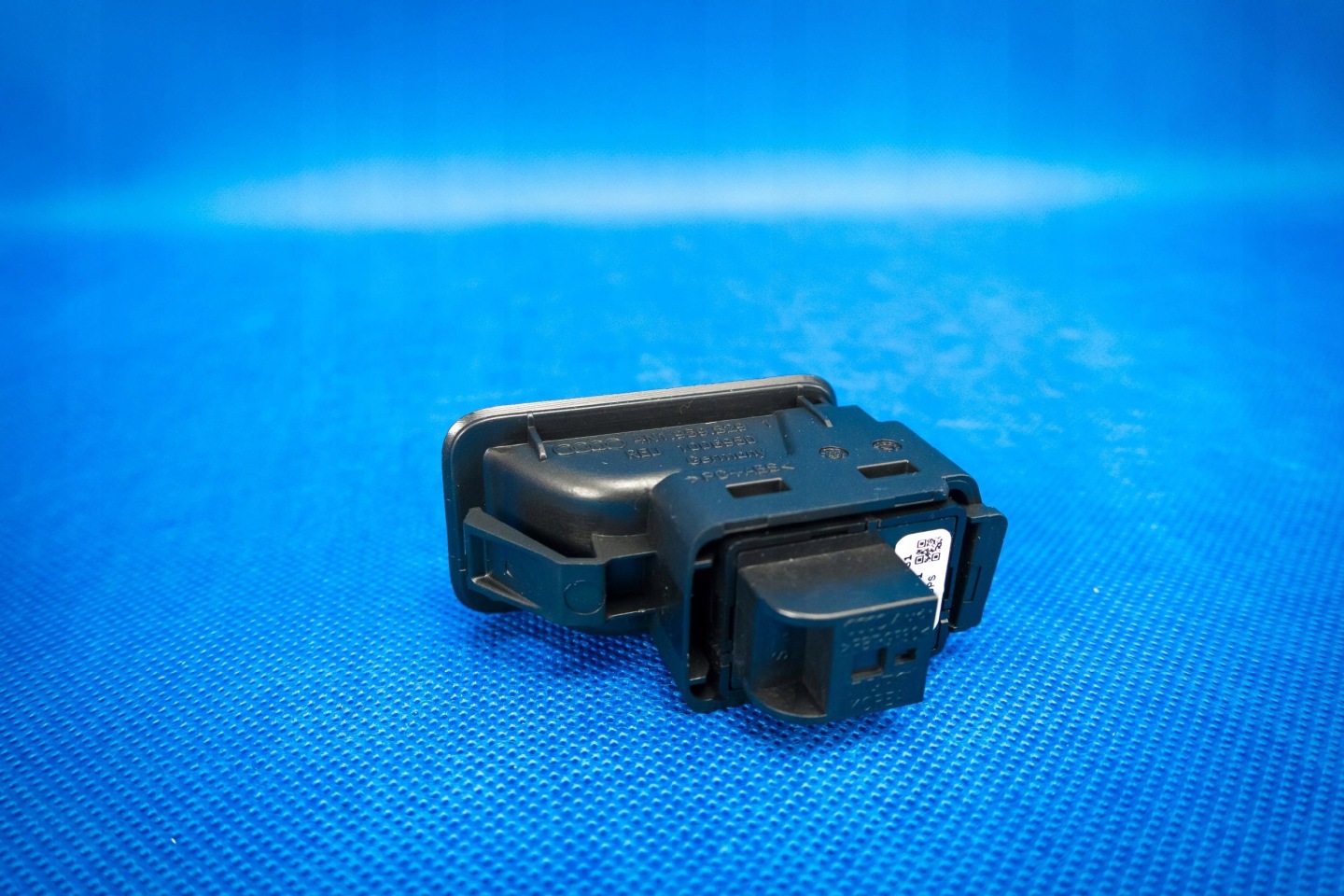 Bouton pour l’ouverture du capot Audi A8 S8 4N 4N0959831