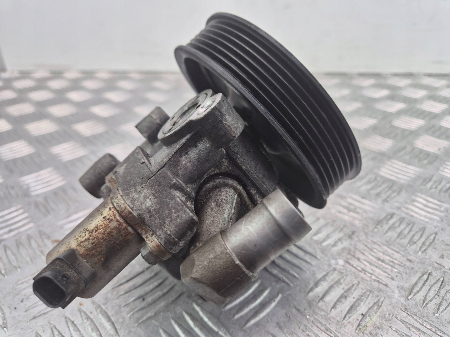 Mercedes C180 CGI W204 servo pump A0064666801 271.820