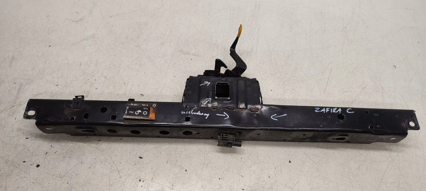 support panel for radiators pillar iron sider Opel Zafira C