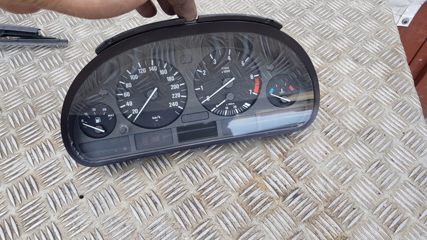BMW E39 2.5 dials clock 6907015