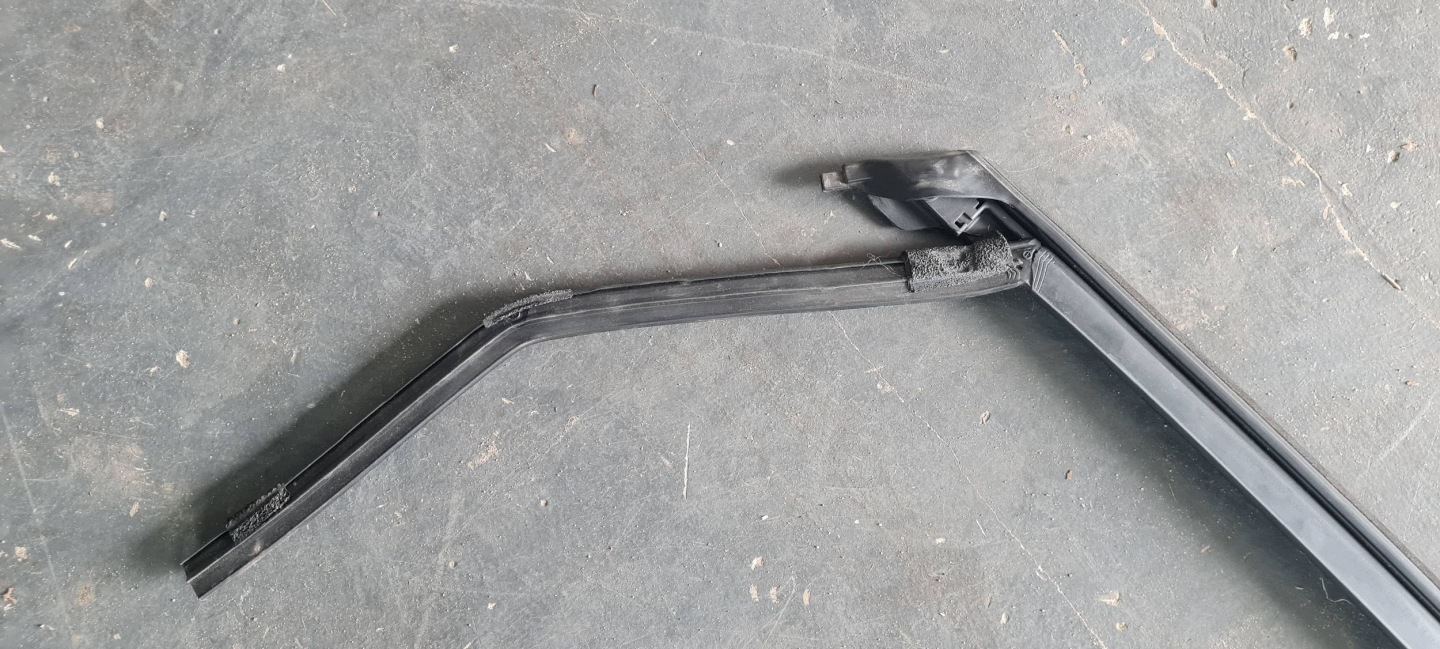 Ford Edge II 2020 gasket rubber windows door left rear part FT4BR25825