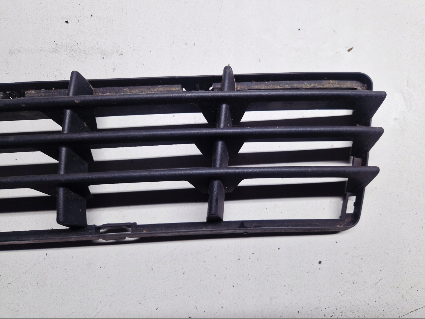 grid of a bumper front central VOLVO V50 S40 II 30657006