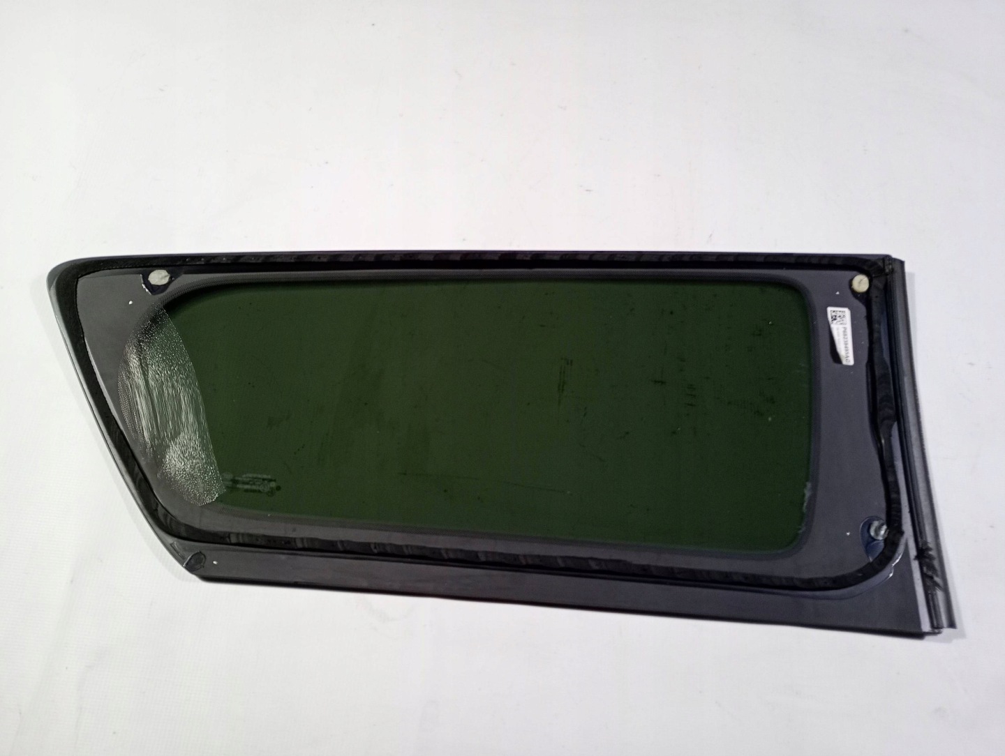 window bodywork side left rear part Chrysler Pacifica 2017