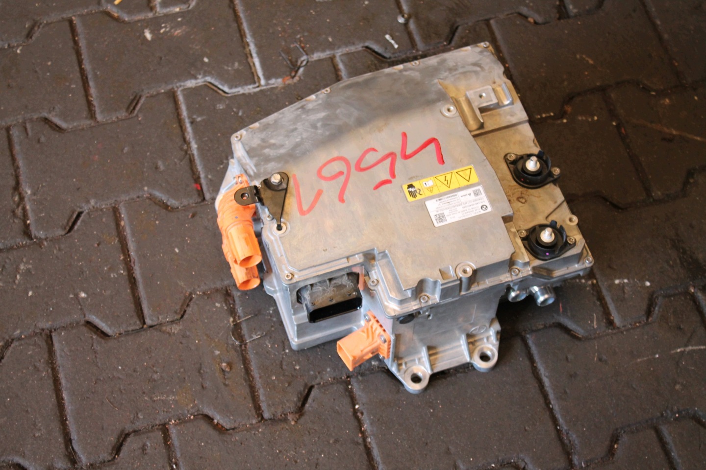 4561. INWERTER KONWERTER FALOWNIK LADOWANIA BMW 5B5B428