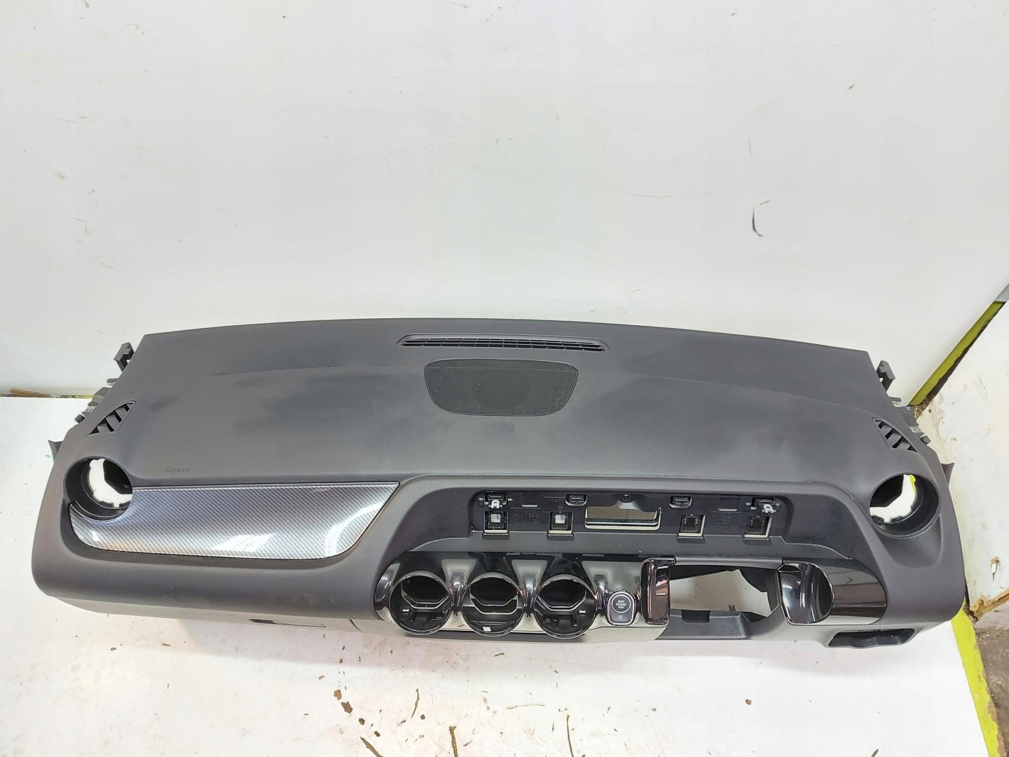 Mercedes GLA 200 II H247 W247 2023r cockpit dashboard instrument panel UK