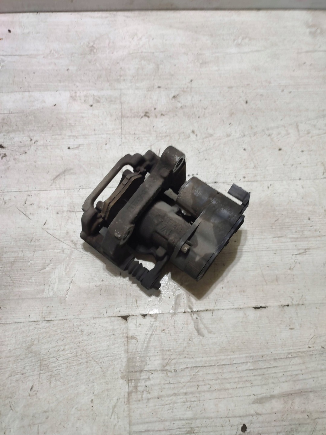 Peugeot 308 2019 rear part side right rear caliper brake