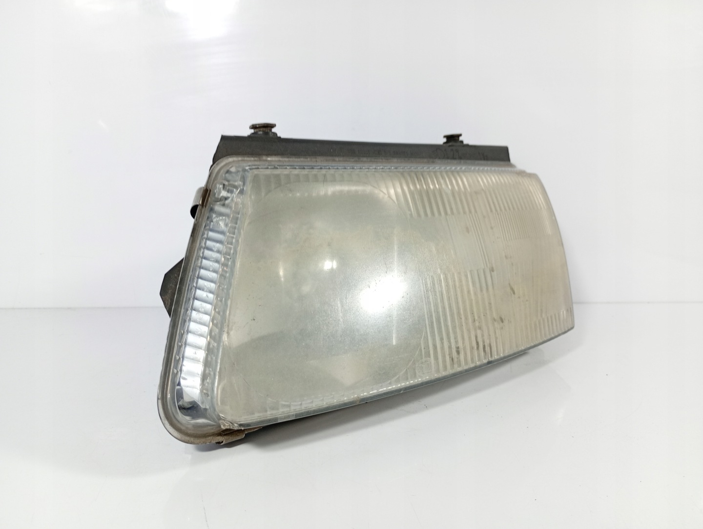 VW PASSAT B5 96-00 REFLEKTOR light left front front OE 14869100