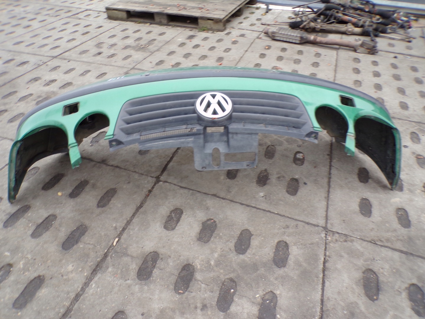 front bumper front VOLKSWAGEN POLO 9N washers colour LA6S