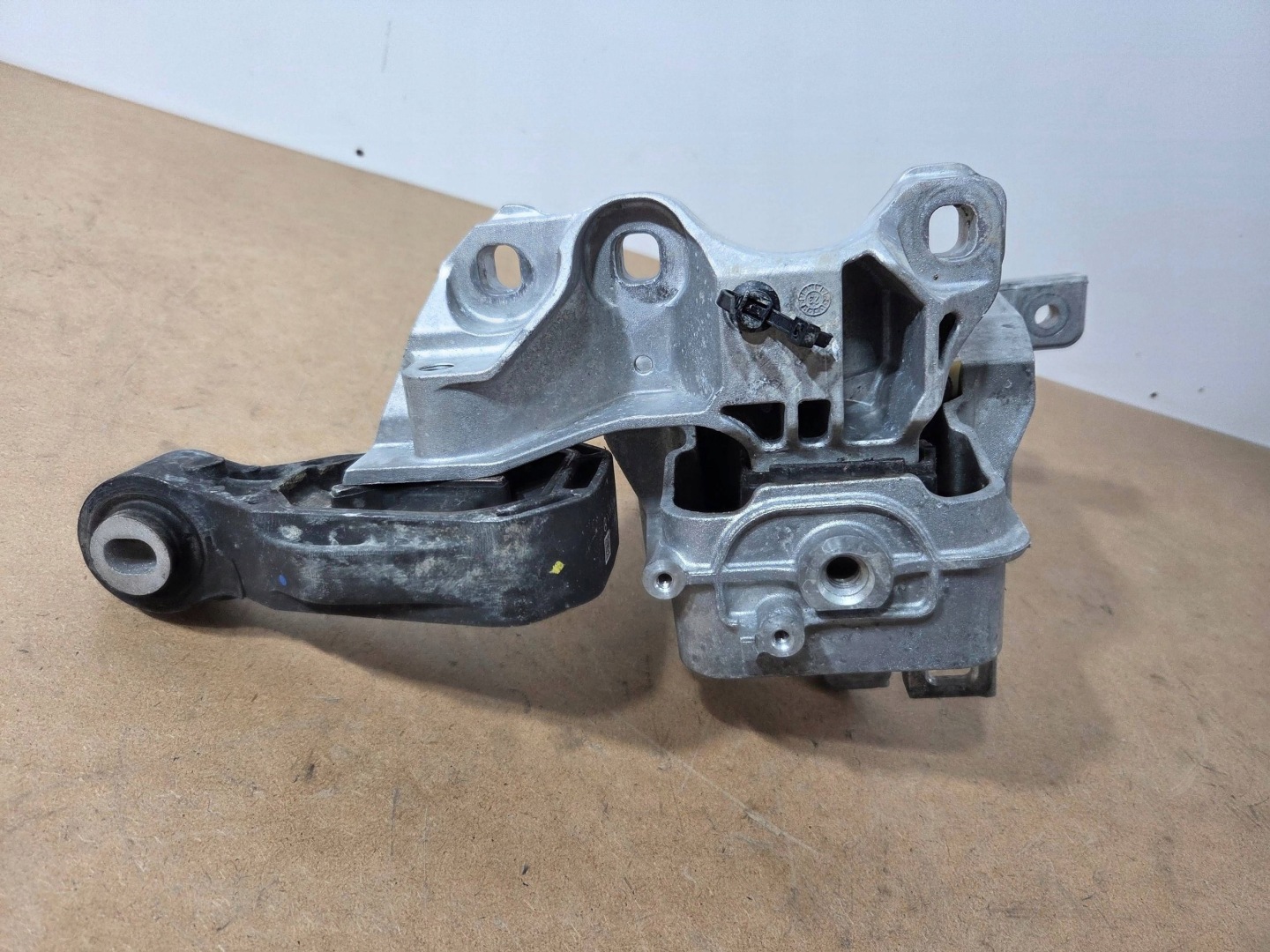 Mercedes-Benz GLB X247 engine mount A1772402000 (T144)