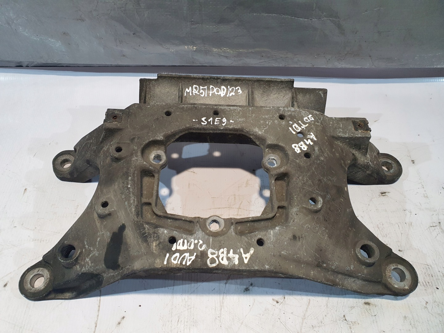 Getriebehalter getriebe OE 8K0399263K AUDI A4 B8 2.0TDI