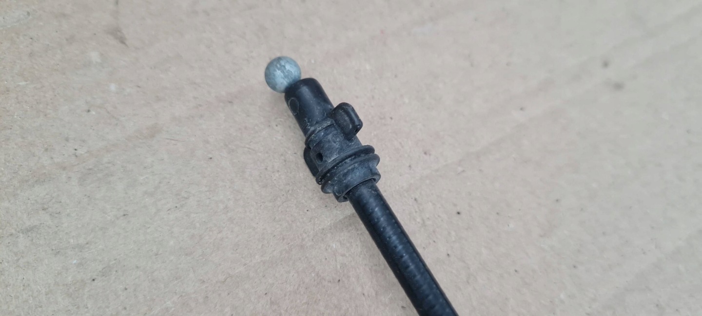 S4 B8 LIFT A4 Câble pour l’ouverture du capot Avant 8K1823535