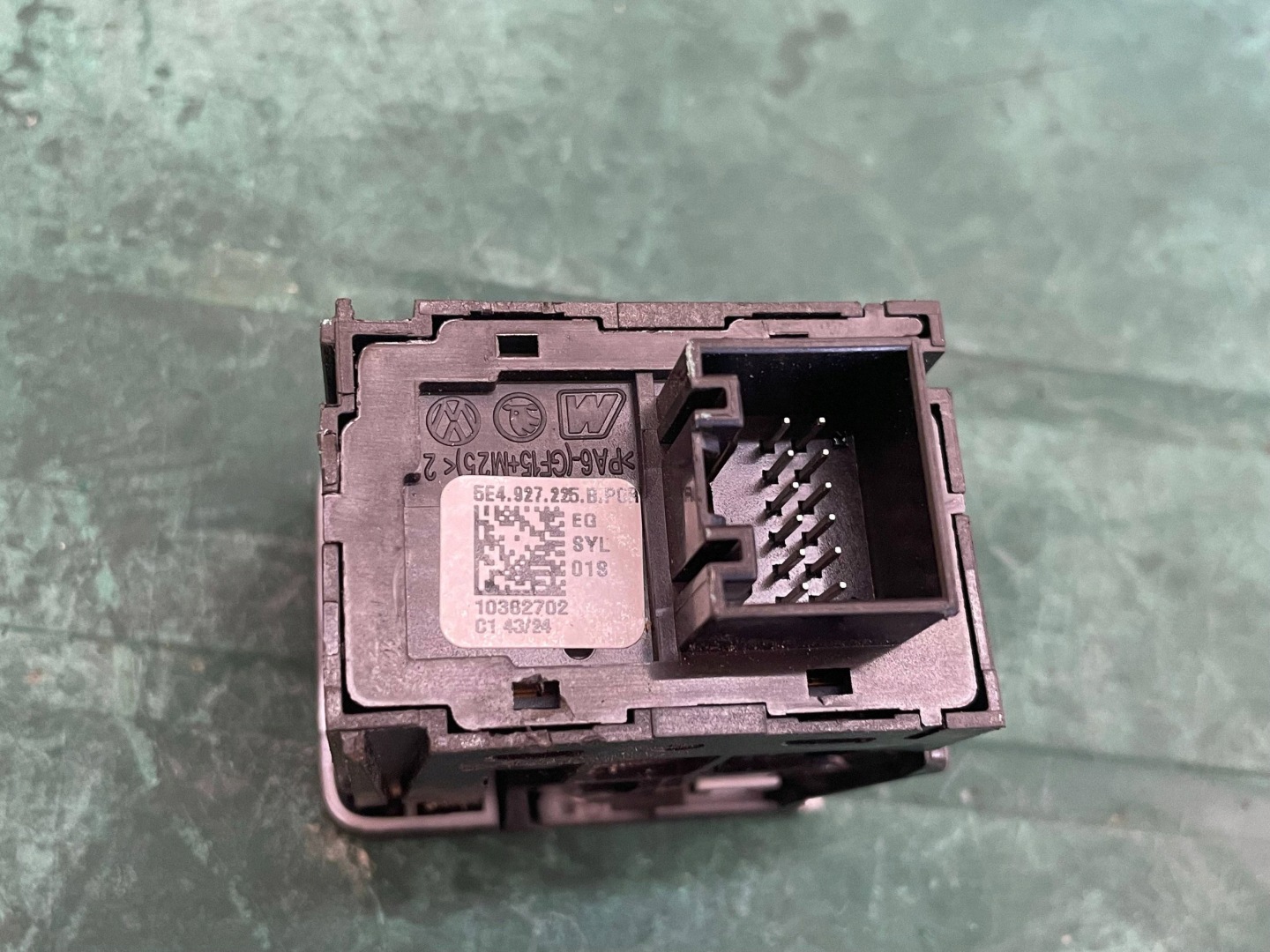 button AUTO HOLD SKODA OCTAVIA MK4 5E4927225B @M