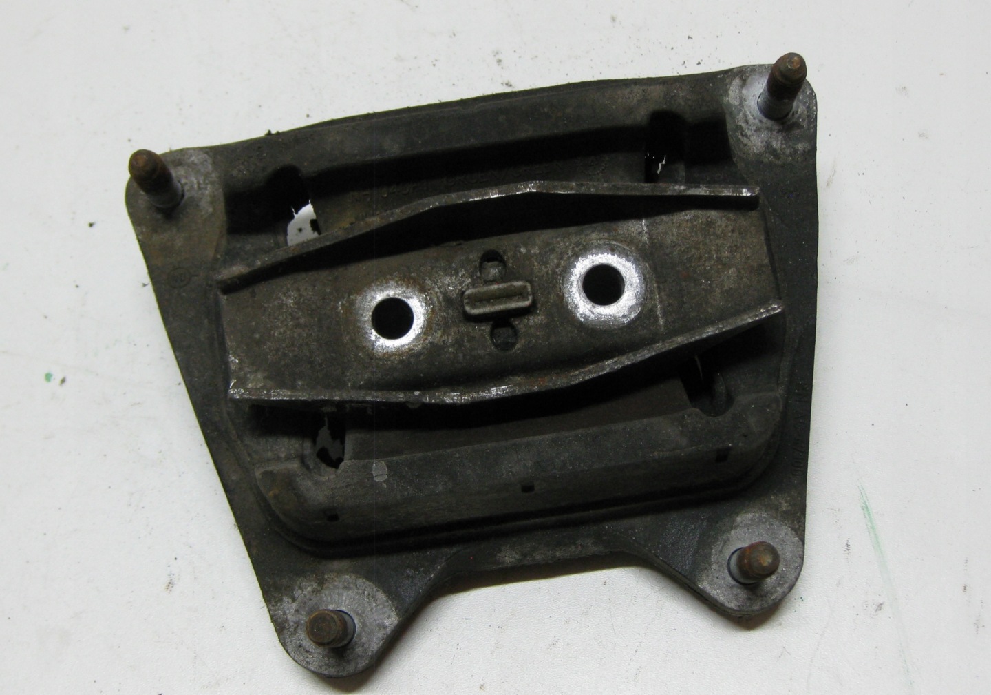 AUDI A6 C6 2.4 6V 05R holder gearbox mount