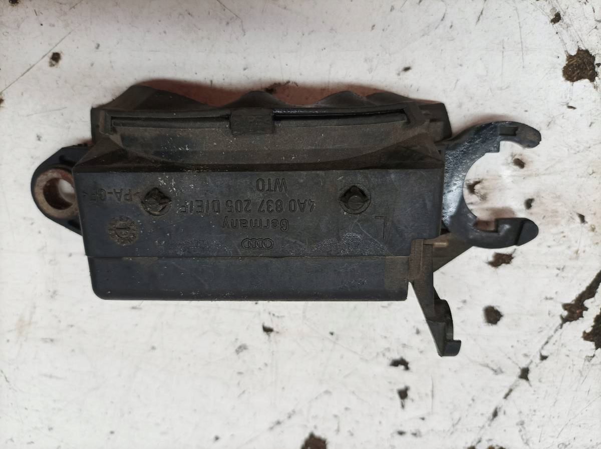 handle exterior left front 4A0837205D Audi 80 IV (1991-1996) B4