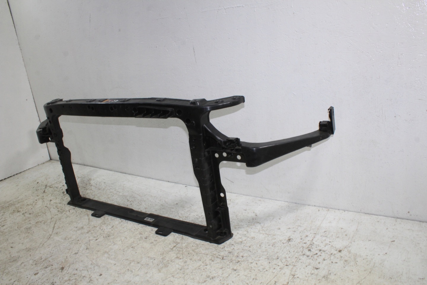 Hyundai Ioniq pillar iron support panel for radiators 64101-G2000