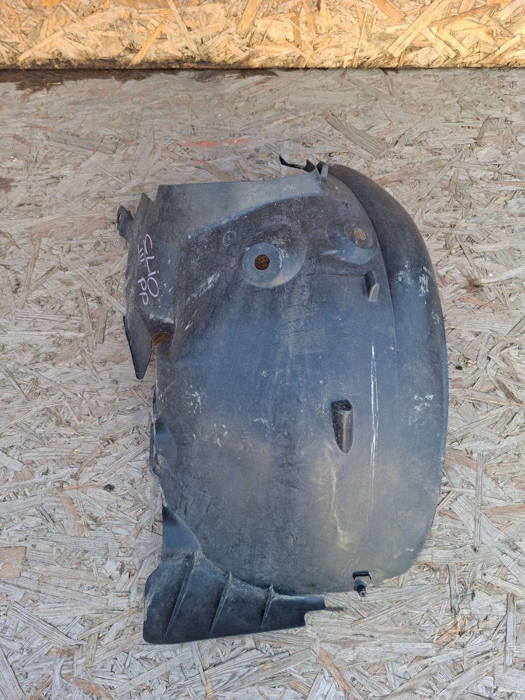 mudguard PRZD front right RENAULT CLIO III 8200289946