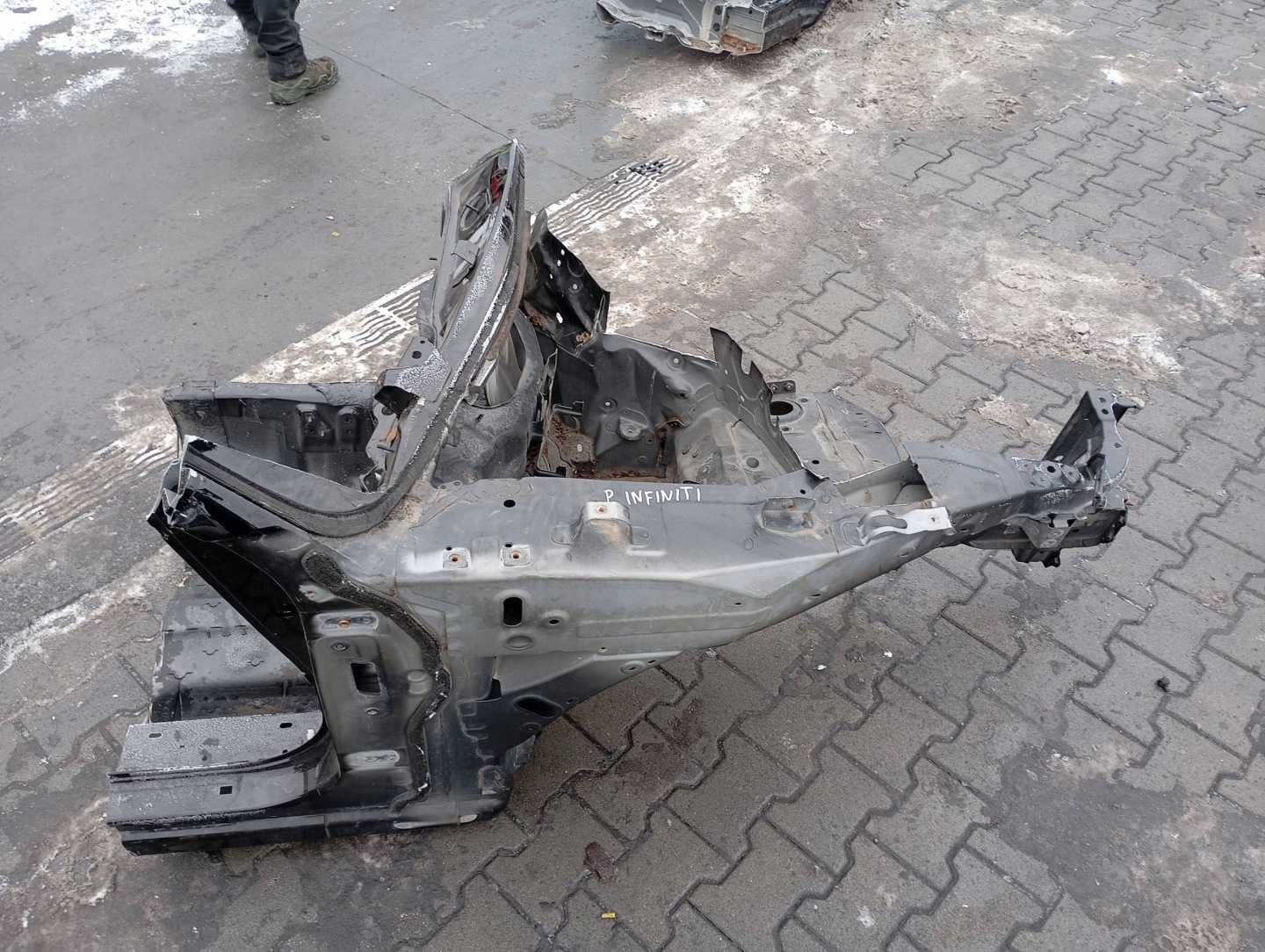 INFINITI QX70 S51 2013- quarter front front right quarter placement