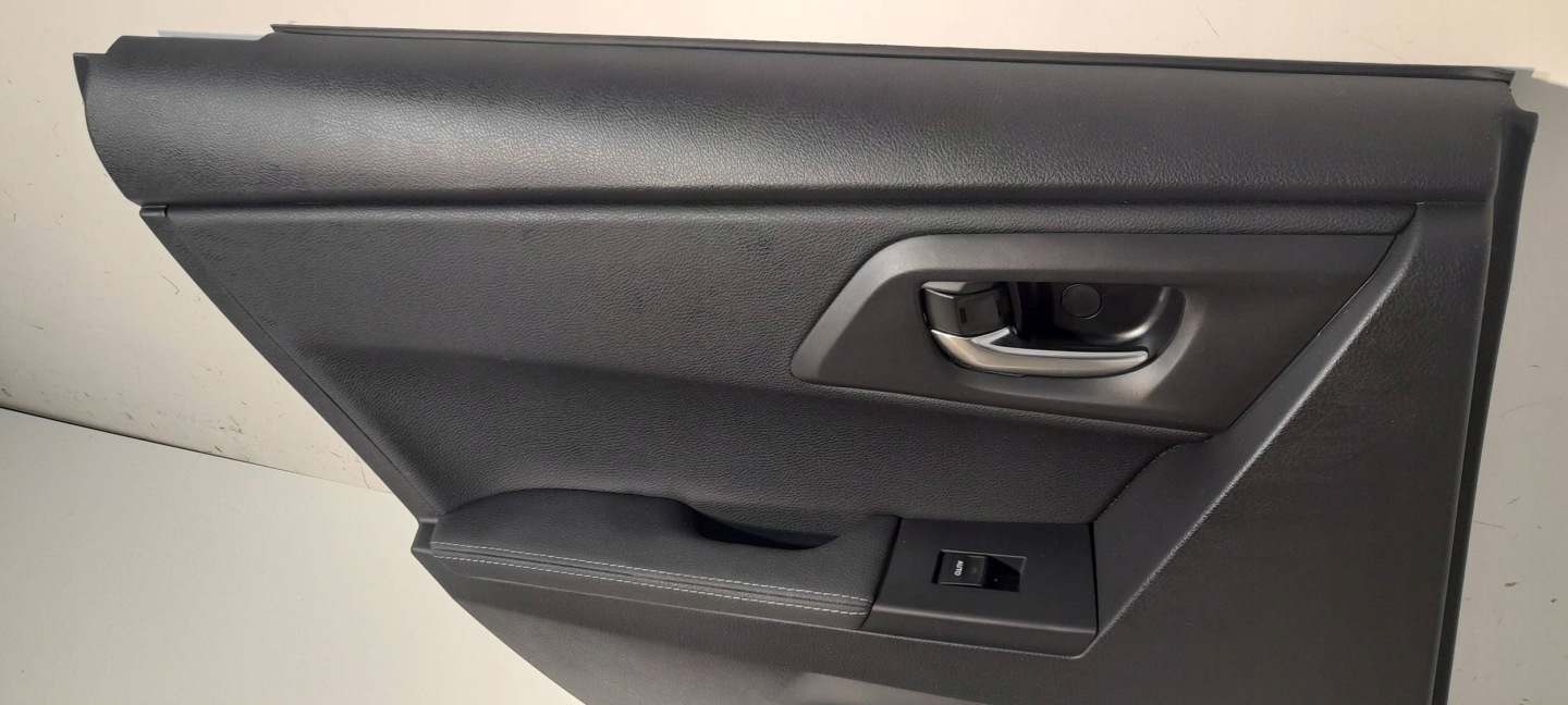 Toyota Auris E18 side door rear left 6778802110 (ET185)