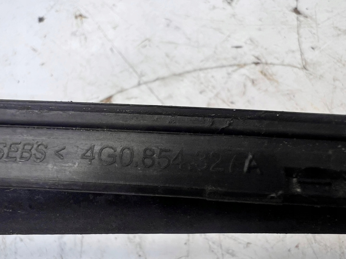 moulding dust windows CZOLOWEJ left front AUDI A6 C7 4G0854327A