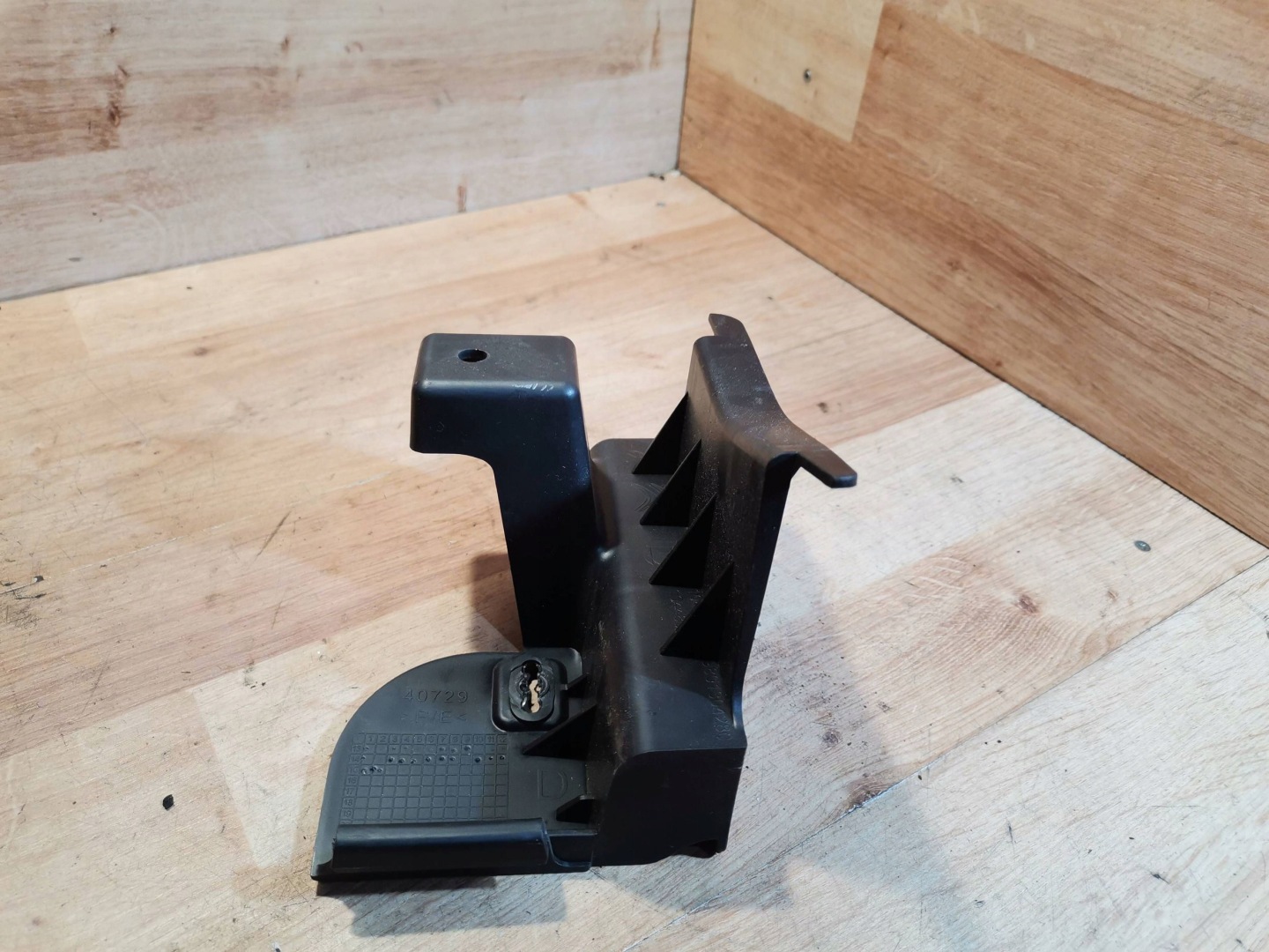 bumper bracket of the front Citroen C4 Cactus 9801304280