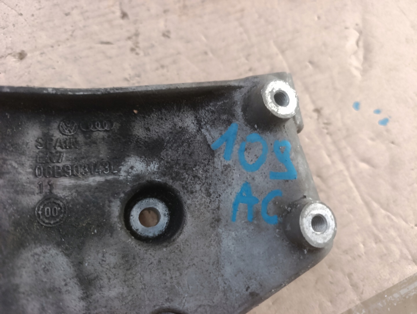 supporto alternatore AUDI A4 B6 2.0 06B903143L