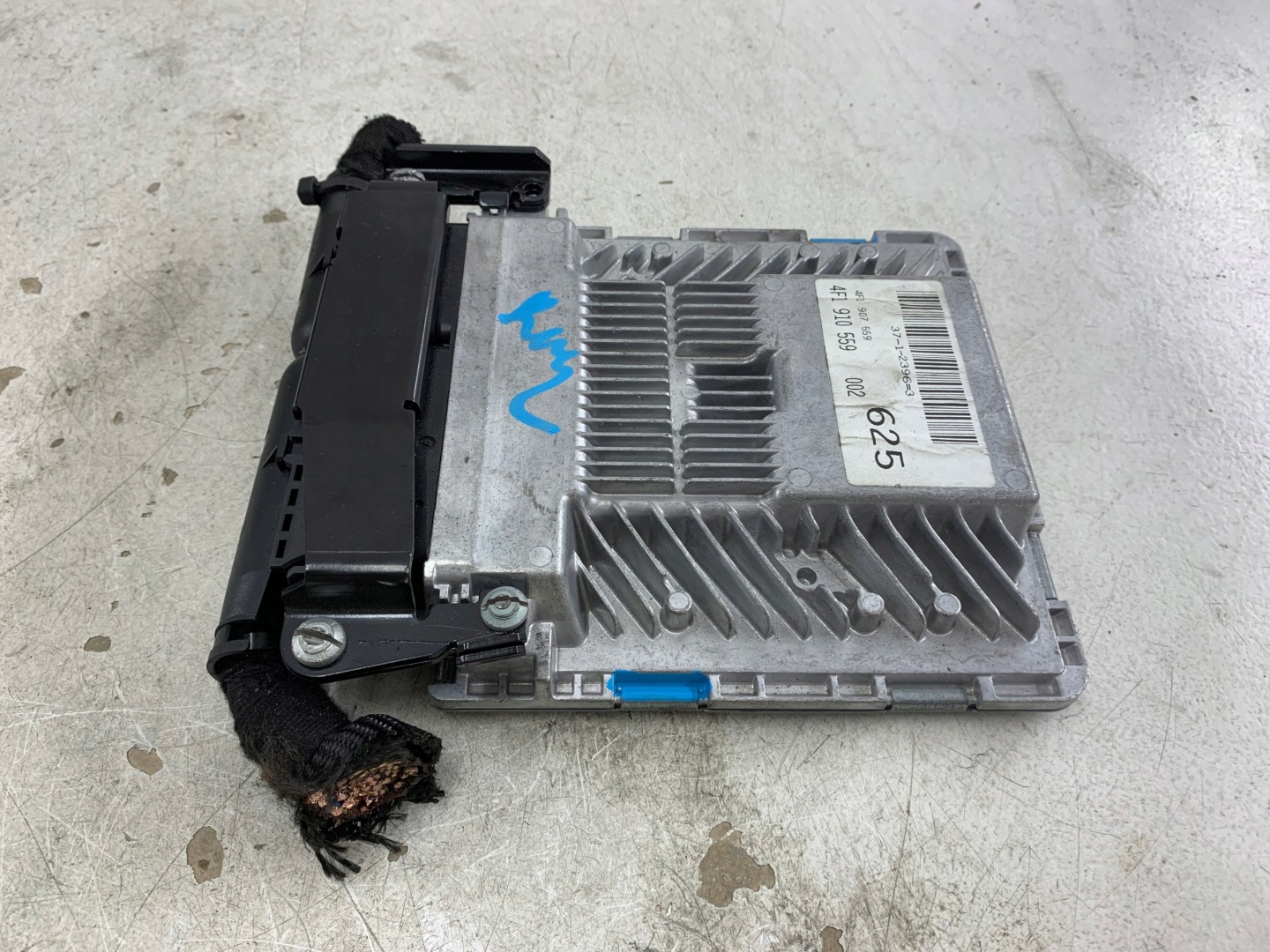 AUDI A6 C6 3.2 TFSI control unit of the engine 4F1907559